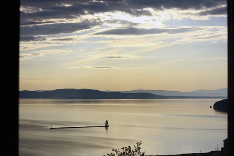 lake-2409571_1280