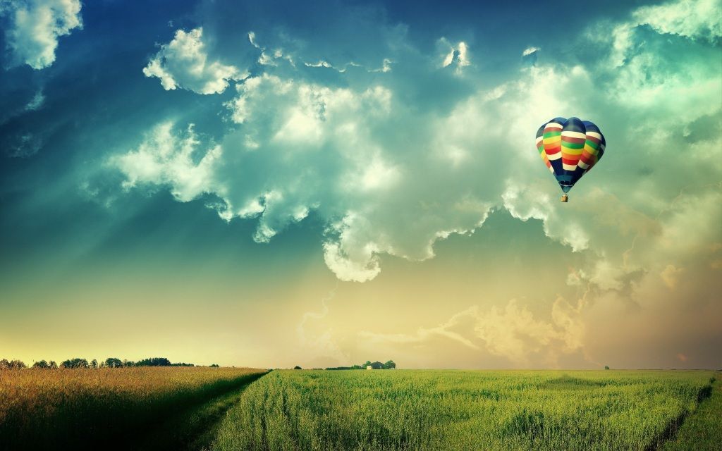 1024_Balloon%20over%20a%20Green%20Meadow