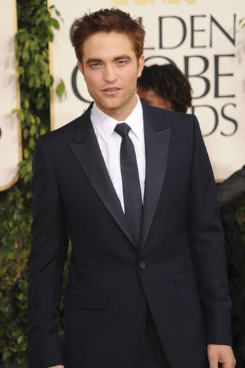 RobertPattinsonNewHQsGoldenGlobes12