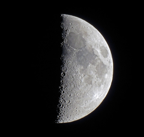 201608102043MOON_X