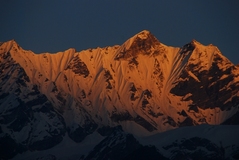 パンゲン・ドゥプク峰　５８３０ｍ
