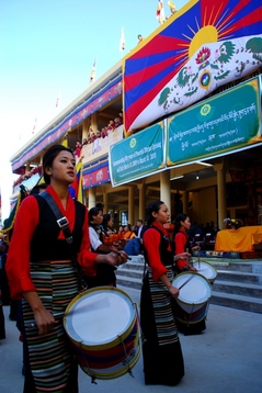 10.3.09 Dharamsala 伝統歌舞団の演技