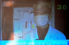 ジェクンド地震の負傷者を介護する中国軍看護婦