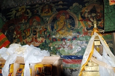 キャンジンゴンパ内、近世の碩学リンジン・ツェワン・ノルブの仏塔
