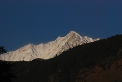 10.3.09 Dharamsala 午後山には雪が降った