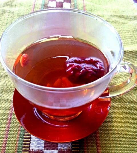 冷え性改善や温活のためには紅花とナツメのお茶を飲むと良い