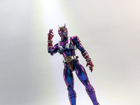 【リペイント品】フィギュアーツ真骨彫製法　仮面ライダー響鬼　マジョーラ塗装 真骨彫響鬼 マジョーラリペイント(ver4 : K.R.りくほは改造人間である
