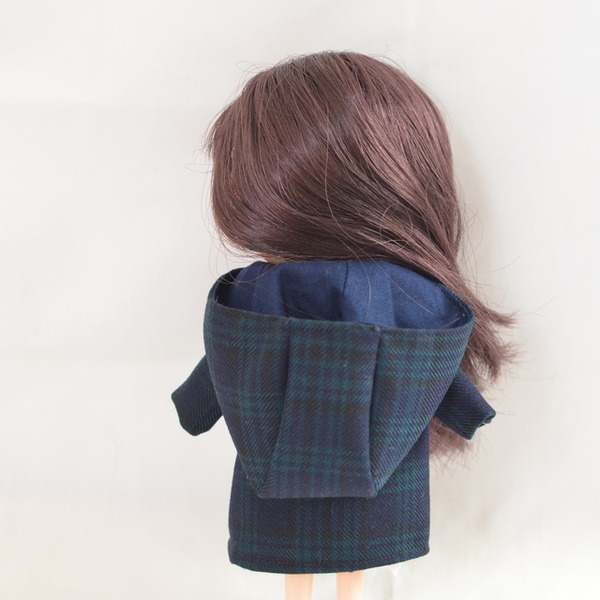 ミディブライス フード付きコート後ろ姿