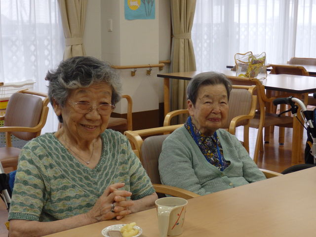 豊満熟女がどぎつい潮吹きをする