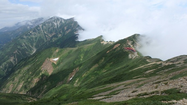 五竜の稜線から見た唐松岳