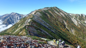船越の頭から小蓮華山を望む