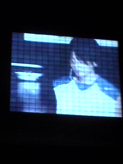 上のビジョンに映る田臥