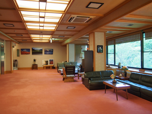 新館ロビー