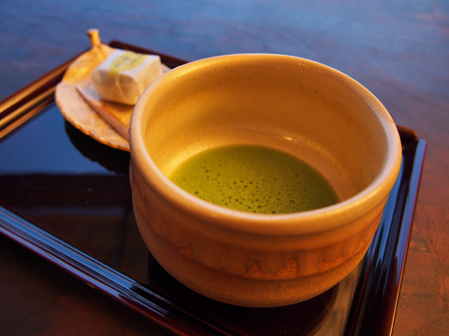 お茶とお菓子