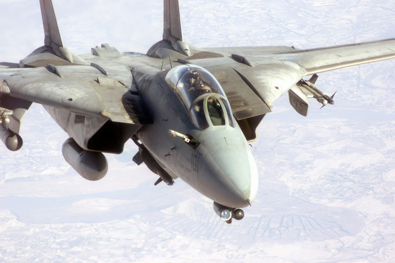 F-14_Tomcat_preparing_to_refuel