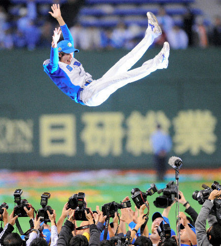 岸胴上げ