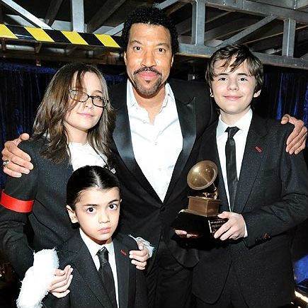 マイケル・ジャクソン、死の直前にプリンスとパリスが実の子e