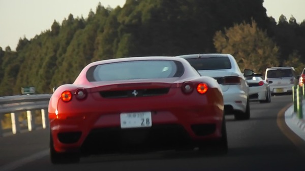 良)フェラーリ後ろ