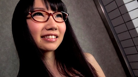 メガネ姿の今村加奈子