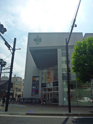 20120909信号待ちのクロステラス@盛岡市
