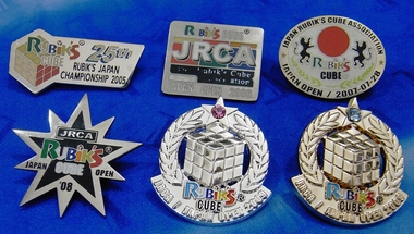 Rubik'sCubePinbadge