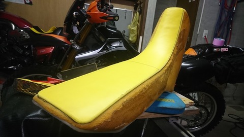 Ｄトラッカー250純正シートアンコ抜き加工 KLX250 シート加工 : V-MAX 父ちゃんの妄想とチャレンジ
