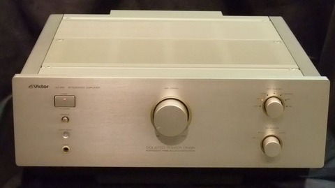 Victor_AX-900