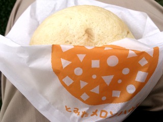 とみたメロンパン