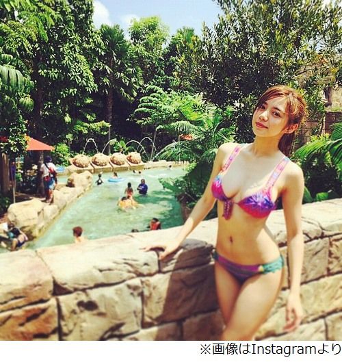 モデルの池田エライザがインスタでセクシーな巨乳のビキニ