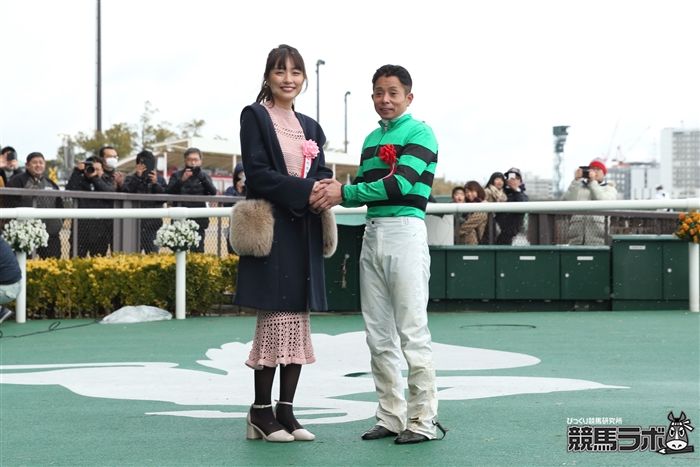 [競馬] 表彰式の岩田の顔つき★★★★★★