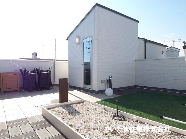 B 屋上庭園