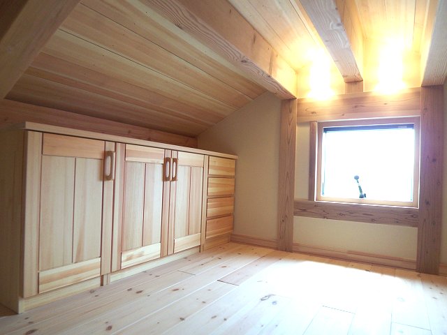 小屋裏収納 (1)