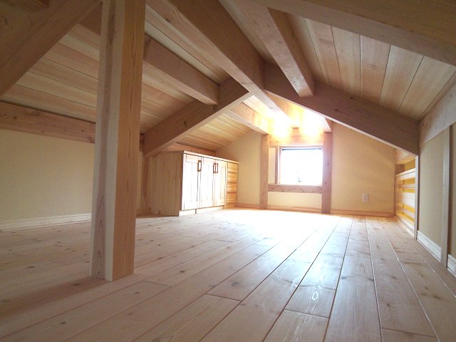 1406036174 小屋裏収納