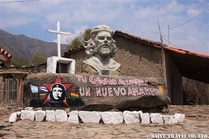 ゲバラが処刑されたボリビア・イゲラ村にあるモニュメント