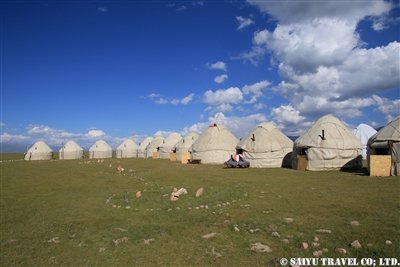 ⑪【たくさんのユルトが並ぶYurt Camp in Son Kul Lake】KW2A2143