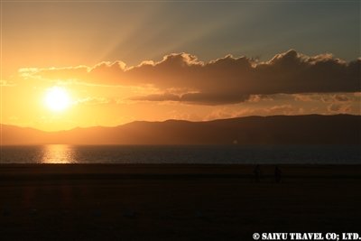 ⑬トリミング要【ソン・クル湖に夕日が沈む】KW2A2161