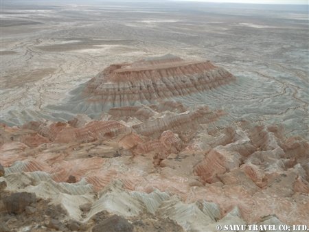ヤンギ・カラ_西側大地を臨む