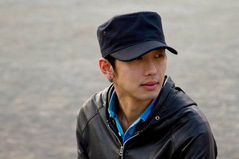 帽子をかぶった男
