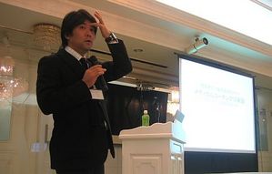 軽妙洒脱なトーク、門馬コーチ