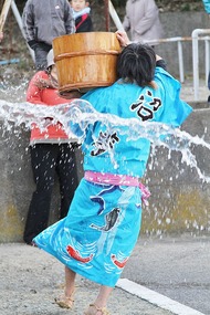 奇祭・真冬の水掛け祭り「水祝儀」 5
