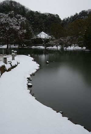 水墨画のような世界