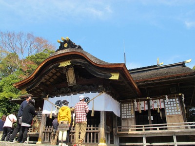 飯野八幡宮で祈る4