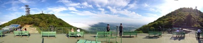 女体山と男体山