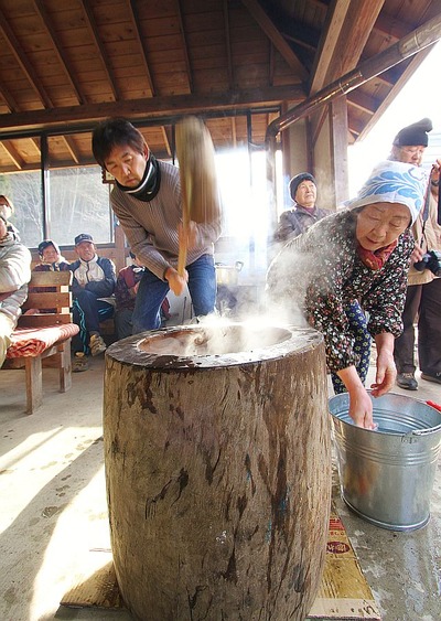 貝泊写真倶楽部・貝員による餅つき2