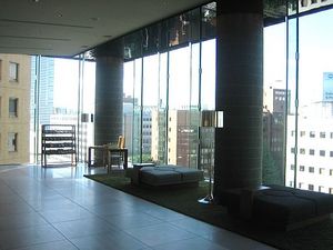 朝の7階ロビー