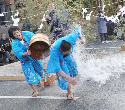奇祭・真冬の水掛け祭り「水祝儀」 7