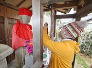 刀で斬られた地蔵様2