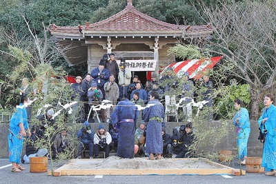 奇祭・真冬の水掛け祭り「水祝儀」 8