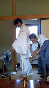 白の装束でした