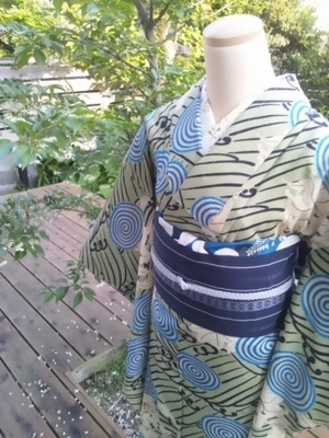ゆりとうずまき着物